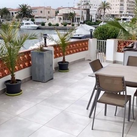 Appartement Terrasse Emplacement N° 1 เอมปูเรียบราบา ภายนอก รูปภาพ