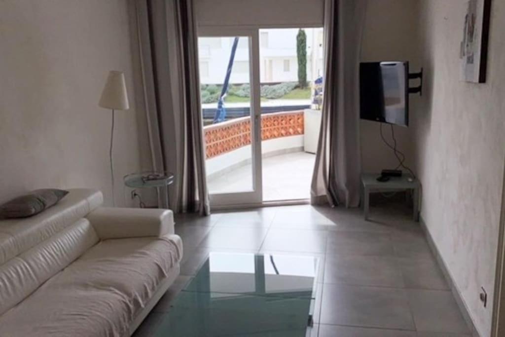 Appartement Terrasse Emplacement N° 1 เอมปูเรียบราบา ภายนอก รูปภาพ